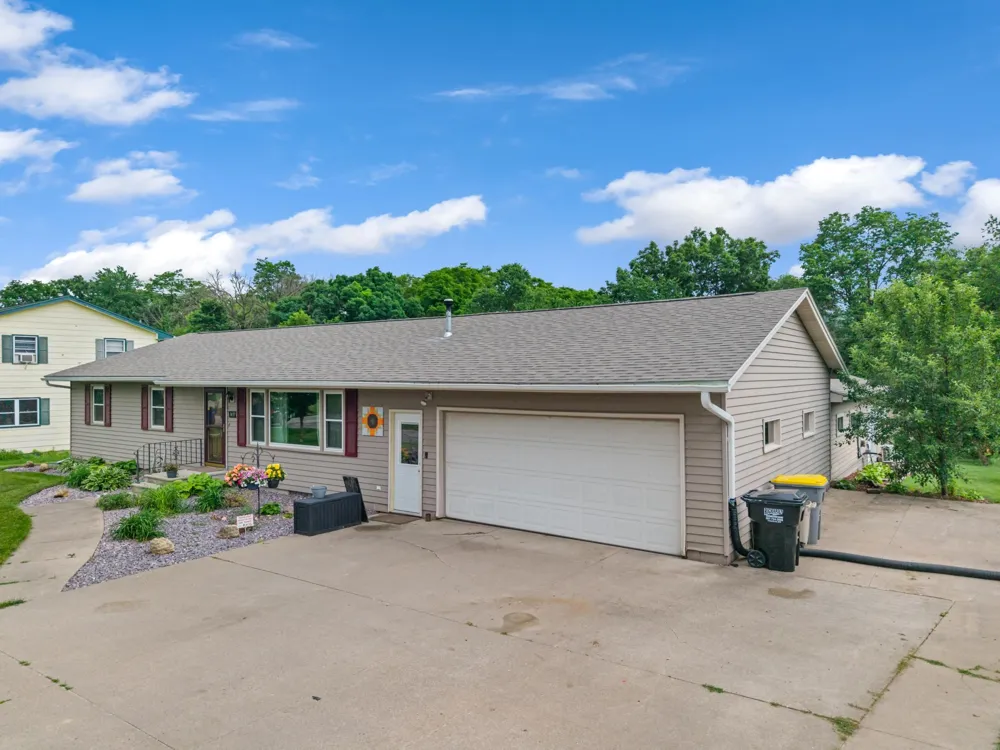 1497 Claudia Avenue La Crescent, MN 55947