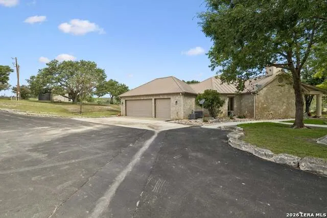 415 HIDDEN HILLS RANCH RD Camp Verde, TX 78010