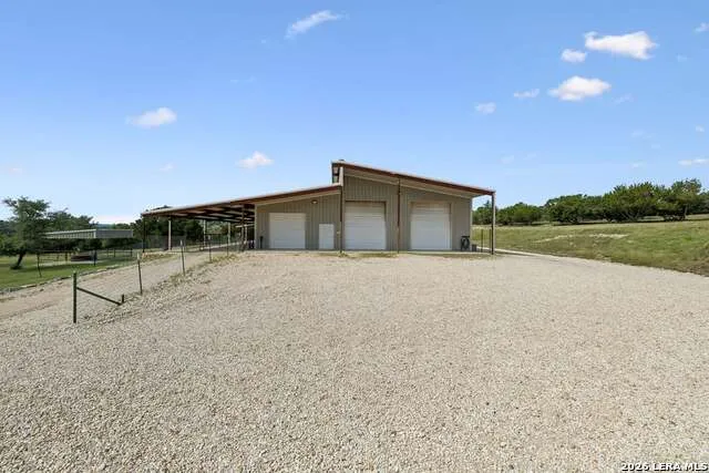 415 HIDDEN HILLS RANCH RD Camp Verde, TX 78010