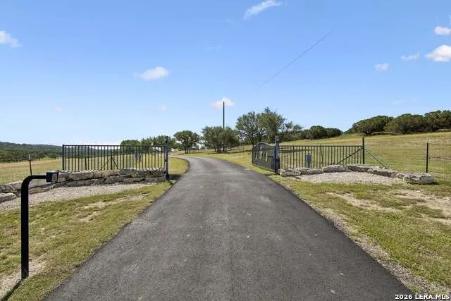 415 HIDDEN HILLS RANCH RD Camp Verde, TX 78010