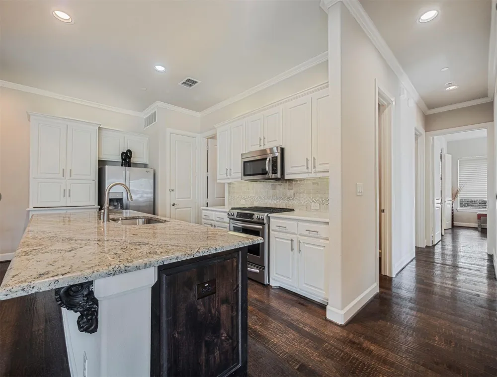 5001 Meridian Lane #2103 Addison, TX 75001