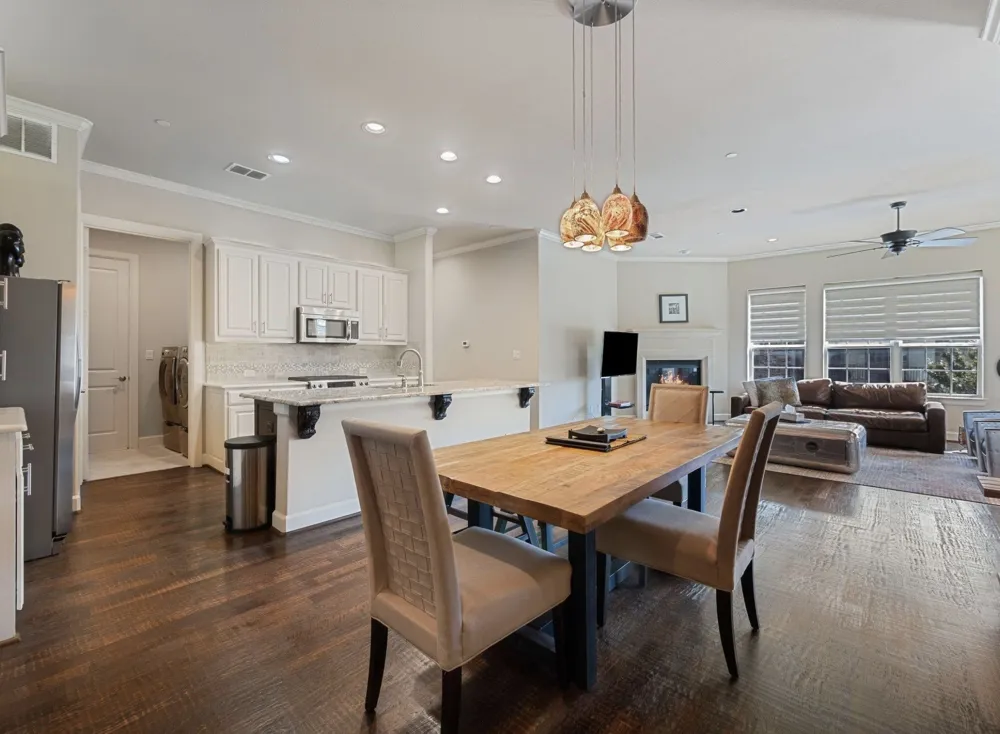 5001 Meridian Lane #2103 Addison, TX 75001