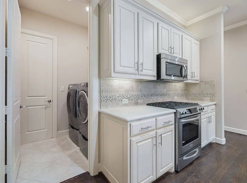 5001 Meridian Lane #2103 Addison, TX 75001