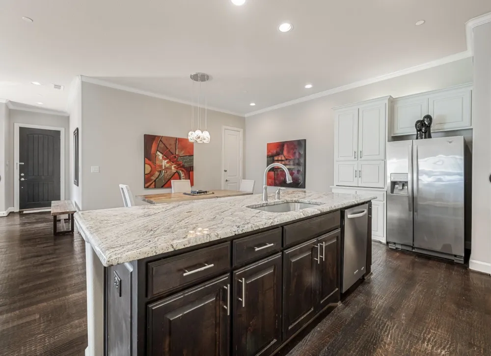 5001 Meridian Lane #2103 Addison, TX 75001