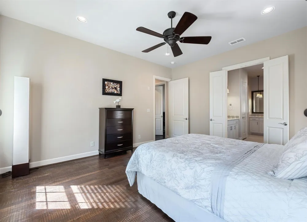 5001 Meridian Lane #2103 Addison, TX 75001