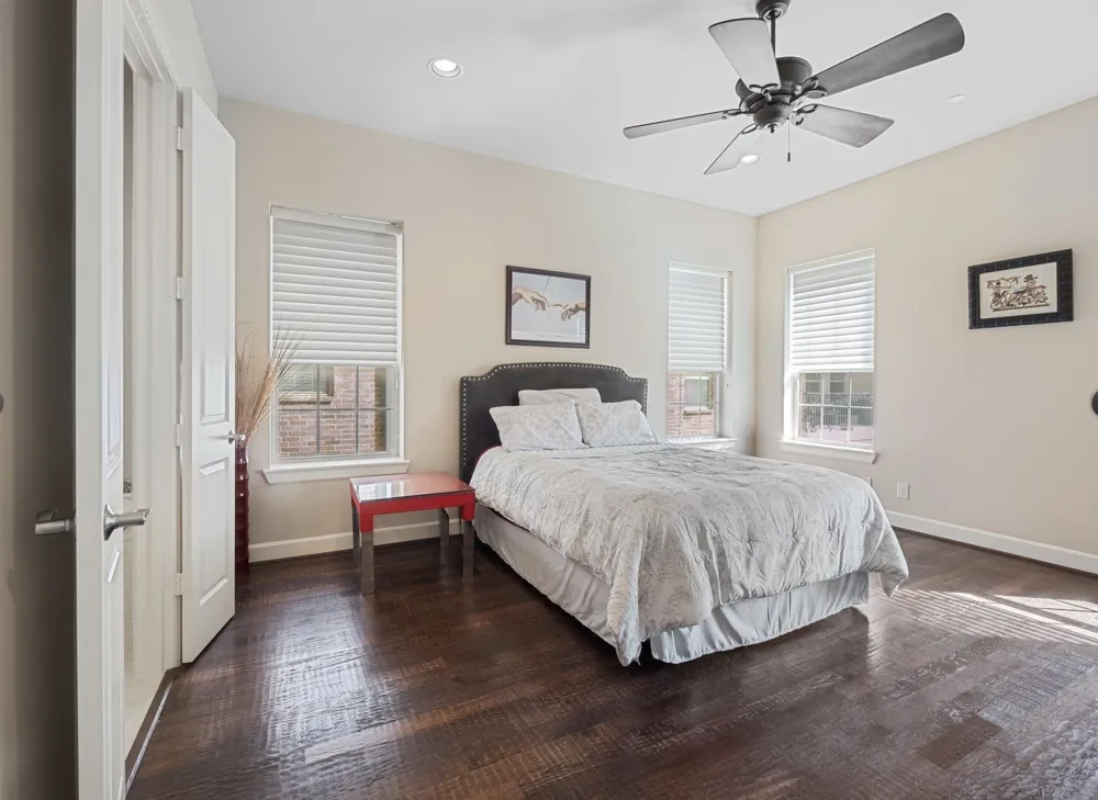 5001 Meridian Lane #2103 Addison, TX 75001