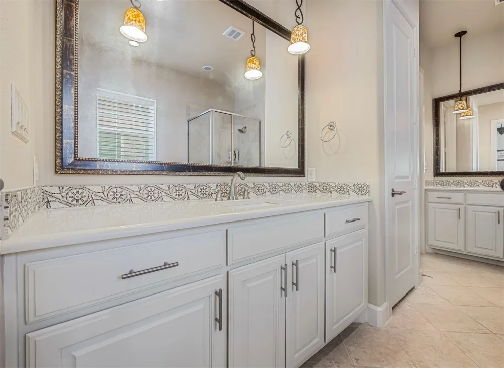 5001 Meridian Lane #2103 Addison, TX 75001