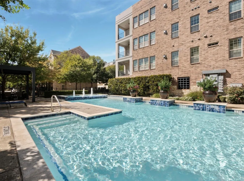 5001 Meridian Lane #2103 Addison, TX 75001