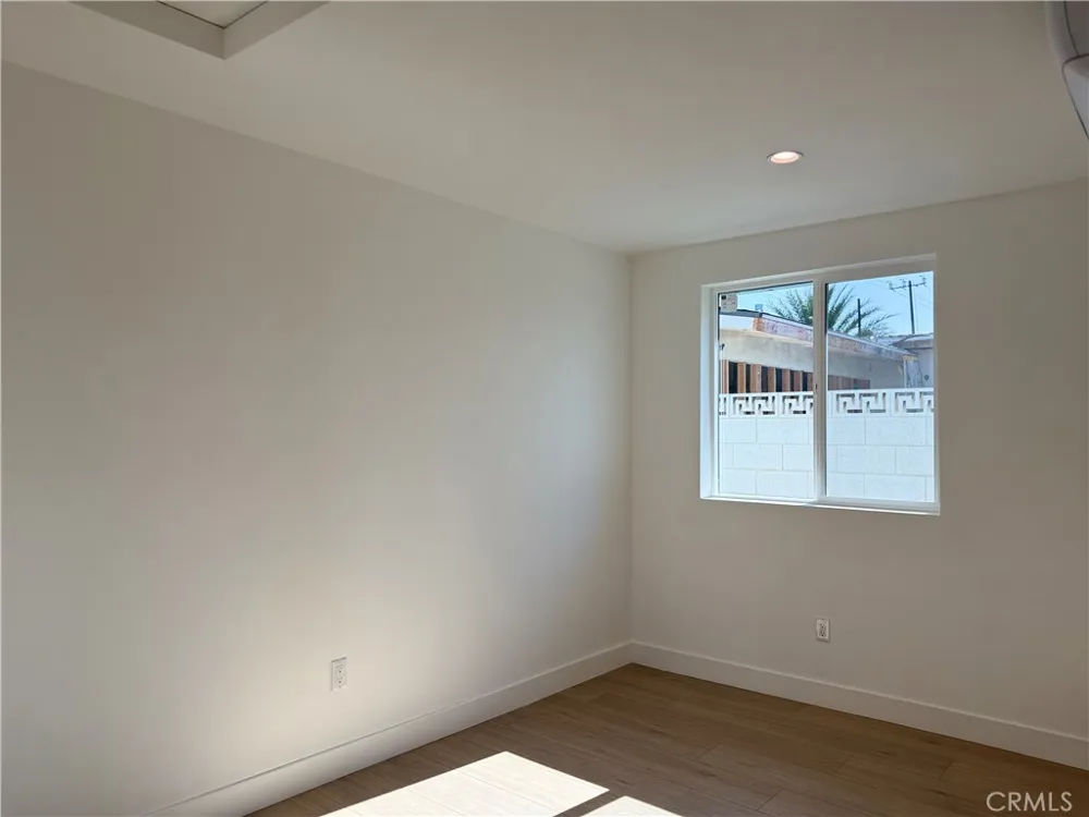 22917 Sherman Way West Hills, CA 91307