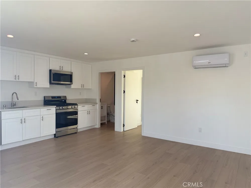22917 Sherman Way West Hills, CA 91307