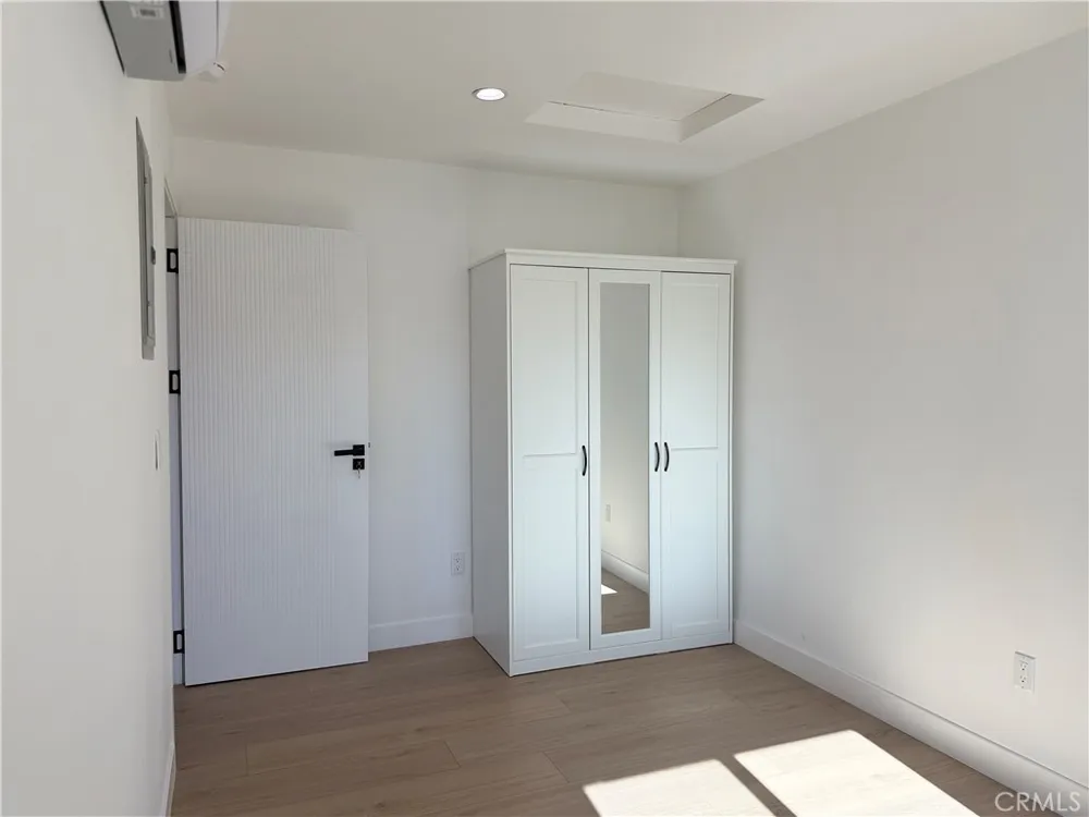 22917 Sherman Way West Hills, CA 91307