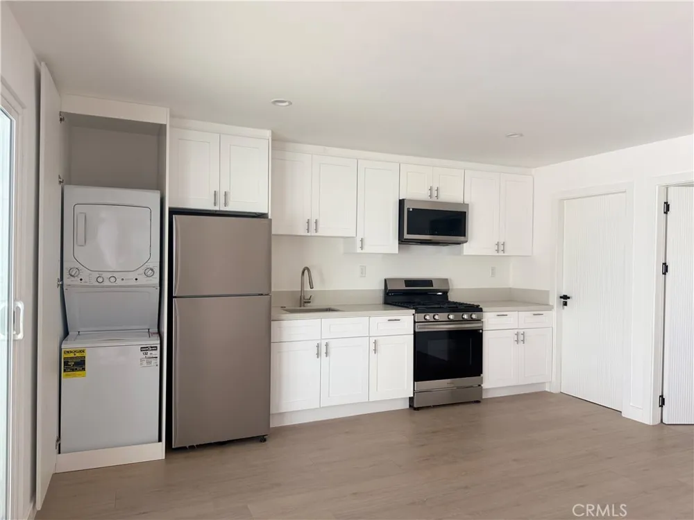 22917 Sherman Way West Hills, CA 91307