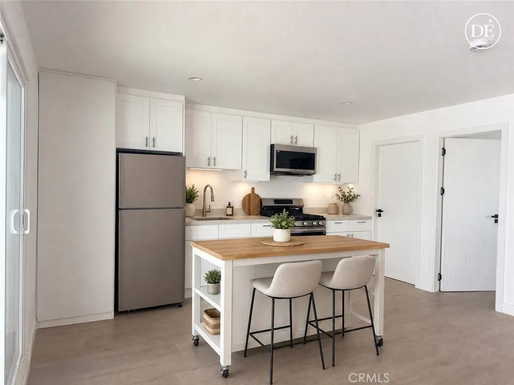 22917 Sherman Way West Hills, CA 91307