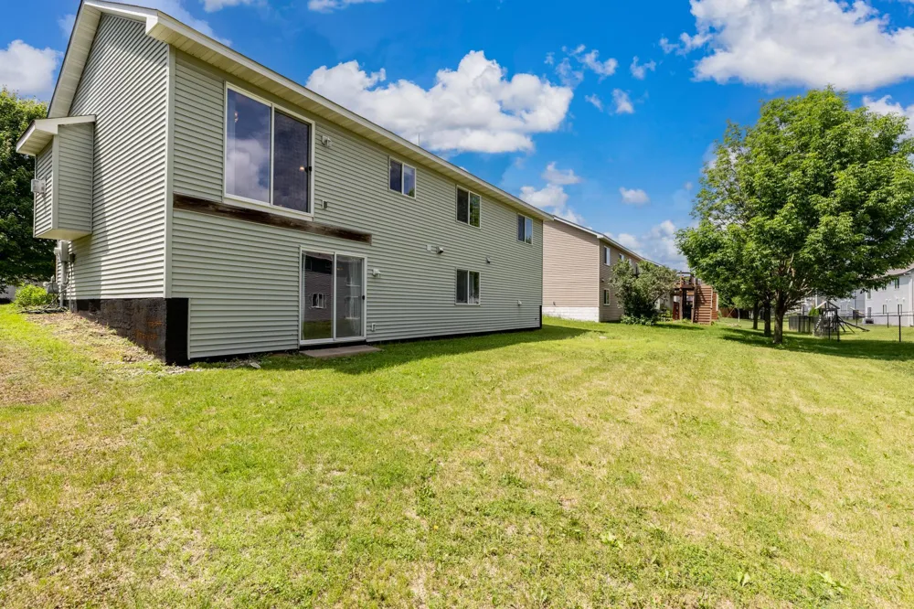 961 Ivy Hills Road Belle Plaine, MN 56011