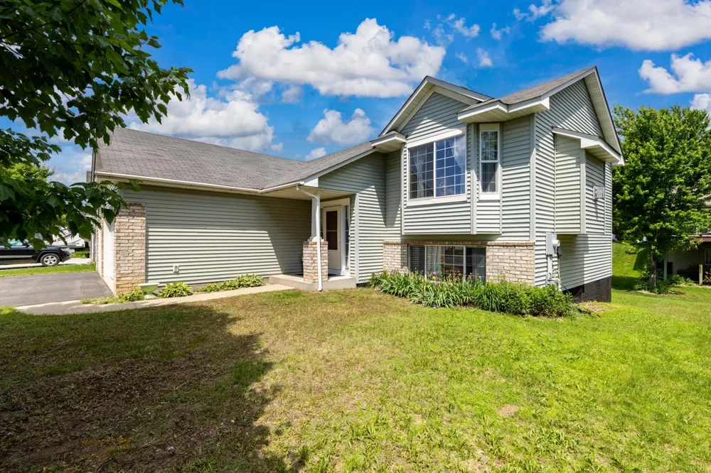 961 Ivy Hills Road Belle Plaine, MN 56011