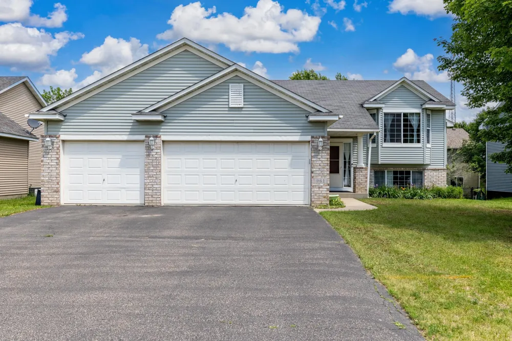 961 Ivy Hills Road Belle Plaine, MN 56011