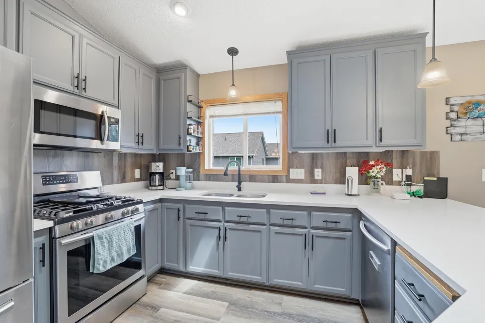 961 Ivy Hills Road Belle Plaine, MN 56011