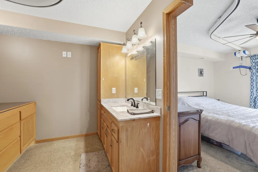 961 Ivy Hills Road Belle Plaine, MN 56011