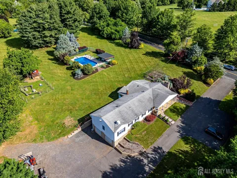 327 Summer Road