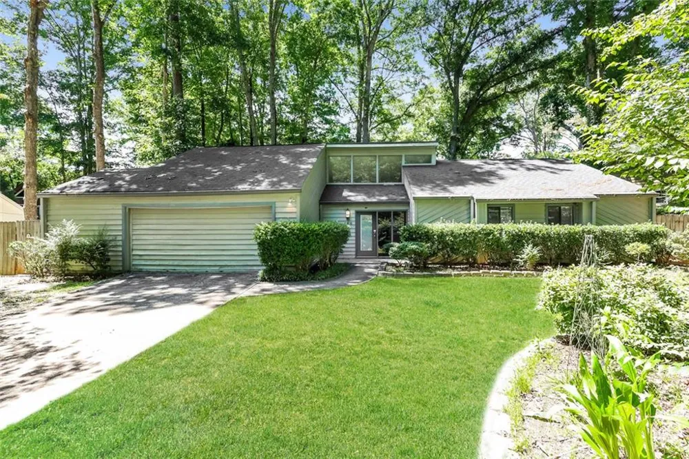 106 Pat Mell Drive Peachtree City, GA 30269