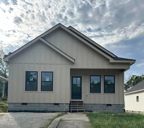 907 Chamberlain Avenue