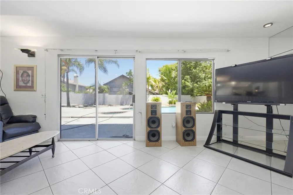 7055 Mango Street Rancho Cucamonga, CA 91701