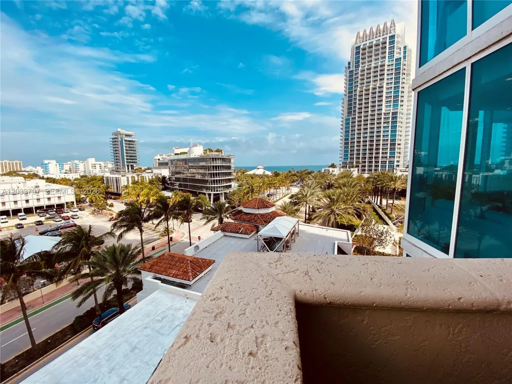 300 S Pointe Dr #705 Miami Beach, FL 33139