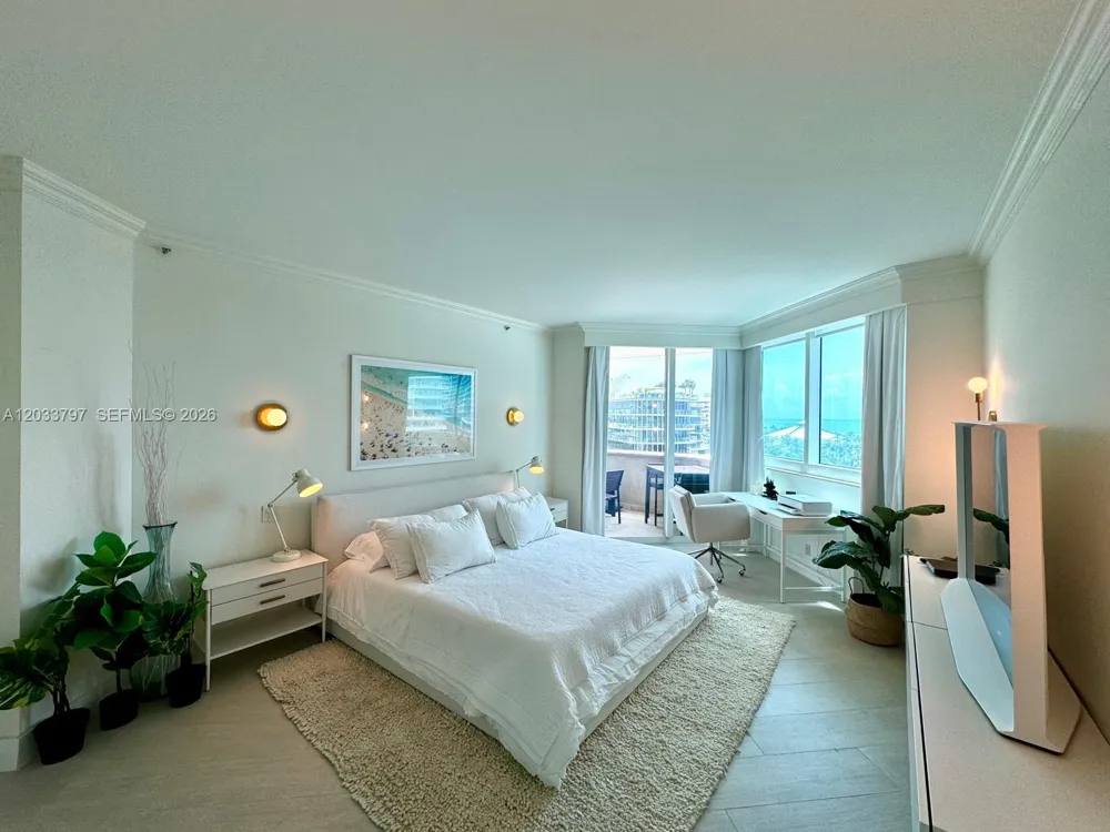 300 S Pointe Dr #705 Miami Beach, FL 33139
