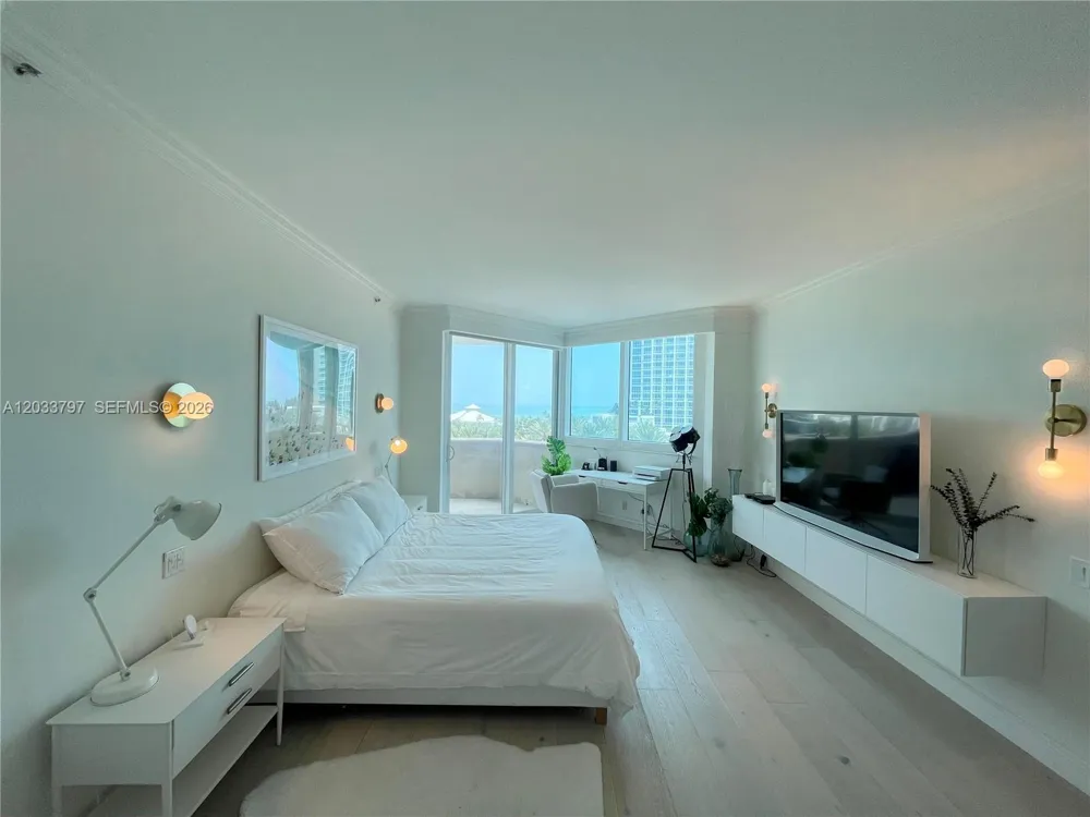 300 S Pointe Dr #705 Miami Beach, FL 33139