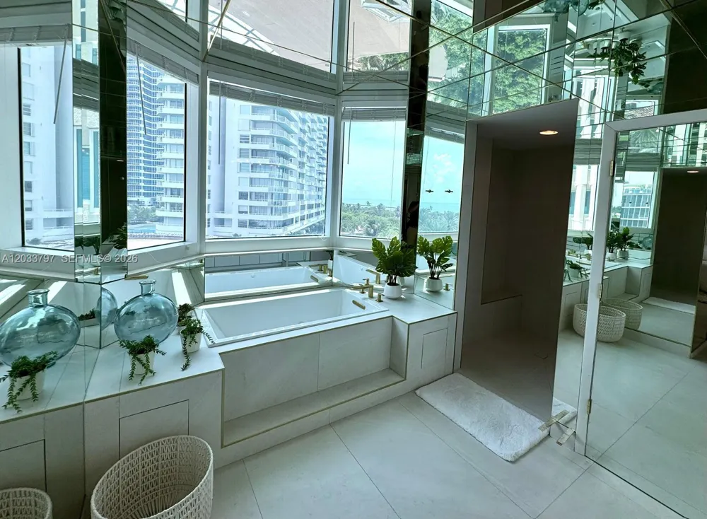 300 S Pointe Dr #705 Miami Beach, FL 33139