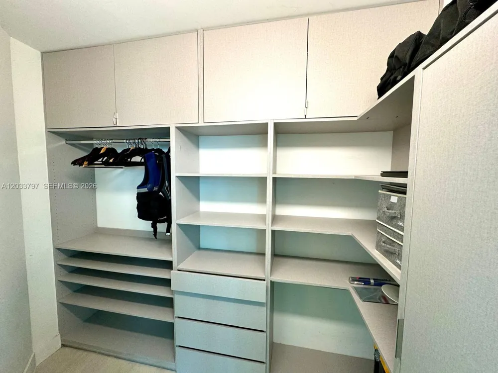 300 S Pointe Dr #705 Miami Beach, FL 33139