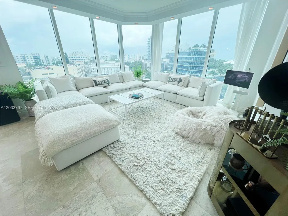 300 S Pointe Dr #705 Miami Beach, FL 33139