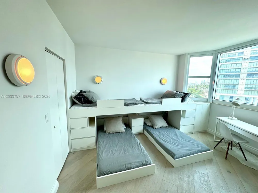 300 S Pointe Dr #705 Miami Beach, FL 33139