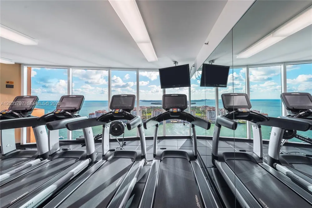 300 S Pointe Dr #705 Miami Beach, FL 33139