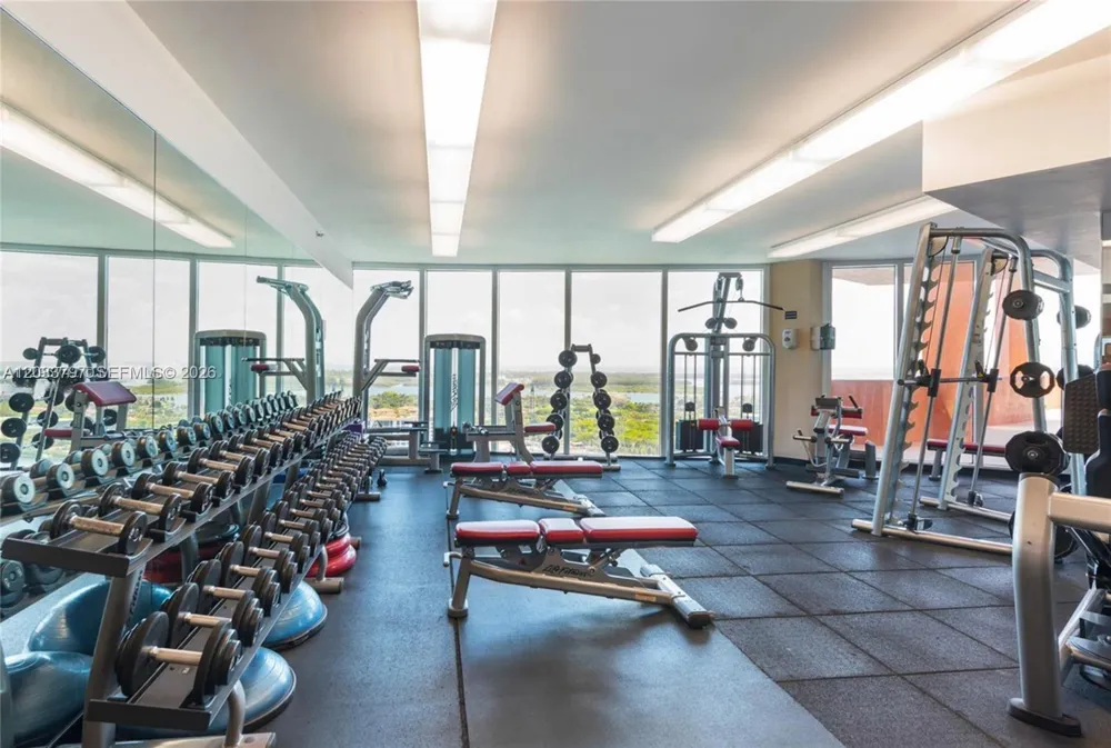 300 S Pointe Dr #705 Miami Beach, FL 33139