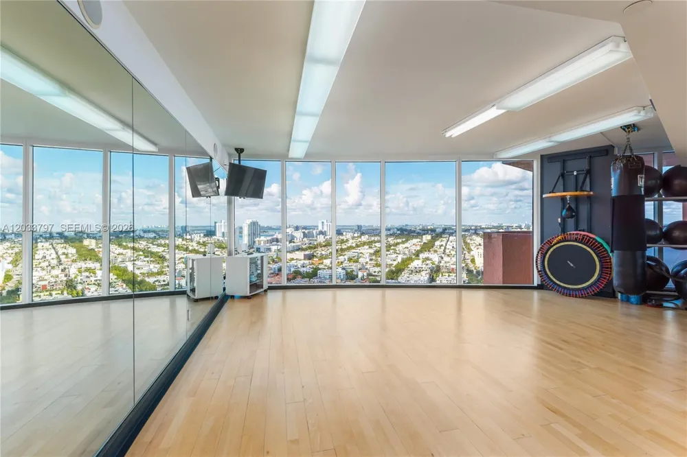 300 S Pointe Dr #705 Miami Beach, FL 33139