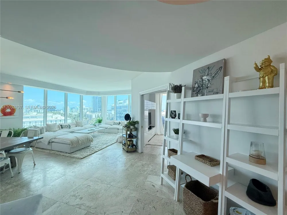 300 S Pointe Dr #705 Miami Beach, FL 33139