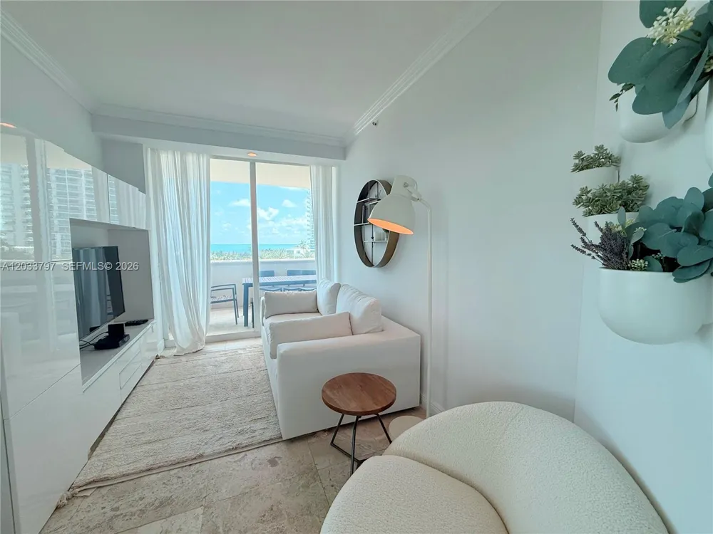 300 S Pointe Dr #705 Miami Beach, FL 33139