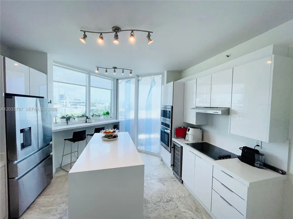 300 S Pointe Dr #705 Miami Beach, FL 33139