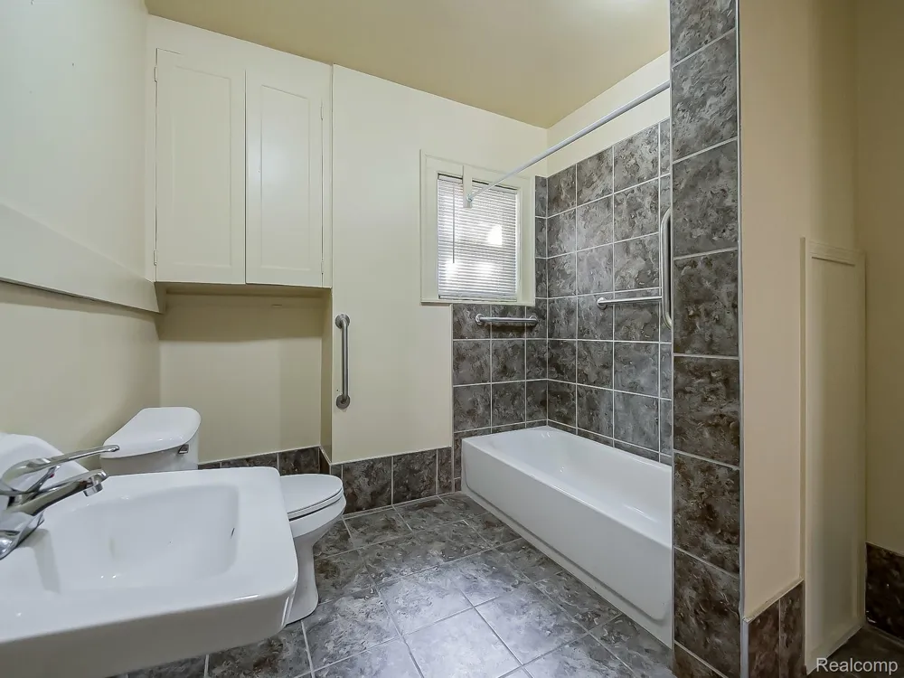 491 E GRAND BOULEVARD Detroit City, MI 48207