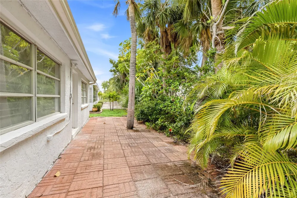 602 SPANISH DRIVE S #115 Longboat Key, FL 34228