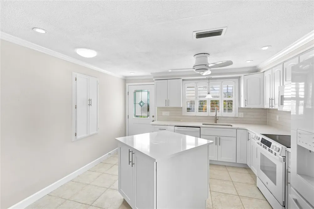 602 SPANISH DRIVE S #115 Longboat Key, FL 34228