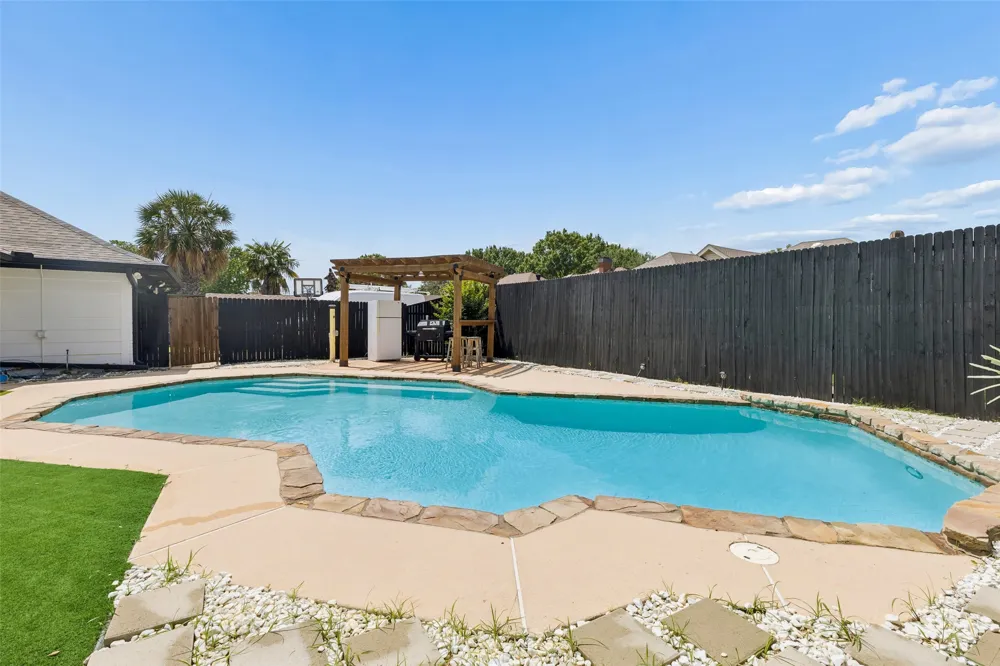 2405 Hanover Court Rowlett, TX 75088