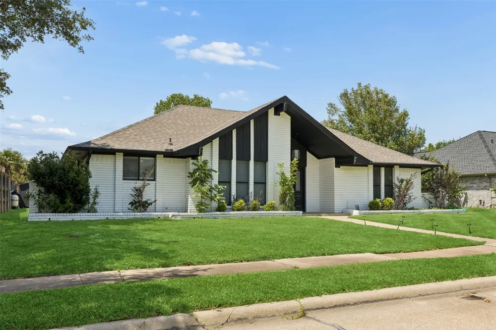 2405 Hanover Court Rowlett, TX 75088