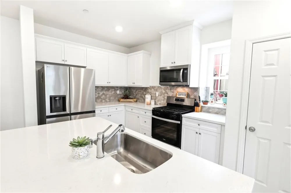 4005 E Carmel Privado Avenue Ontario, CA 91761