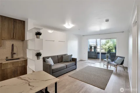 500 Elliott Avenue W #205