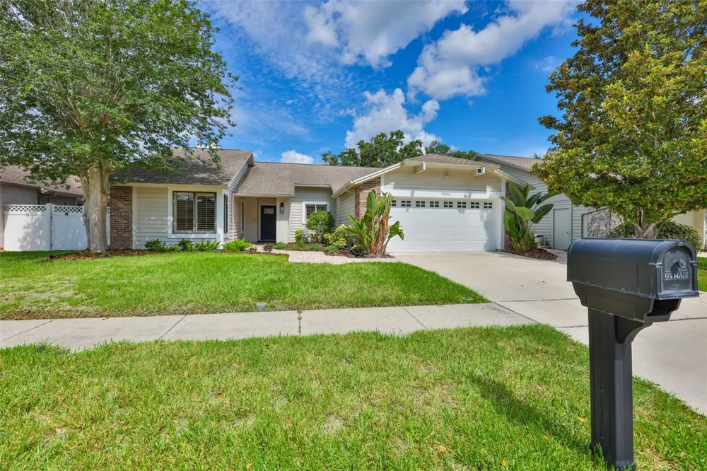 14651 VILLAGE GLEN CIRCLE Tampa, FL 33618