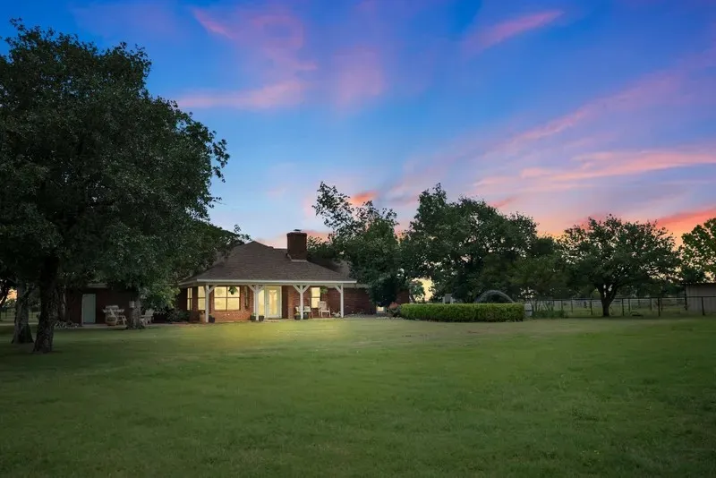 8085 Jackson Road Krum, TX 76249