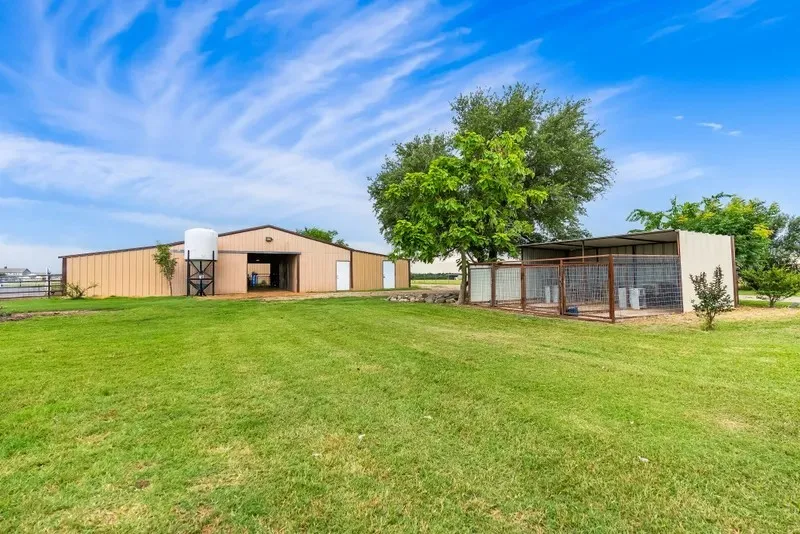 8085 Jackson Road Krum, TX 76249