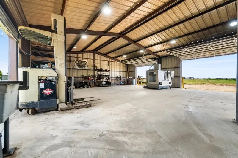 8085 Jackson Road Krum, TX 76249